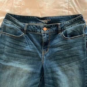 MAURICE’S - mid rise - dark distressed legging - size L - short length